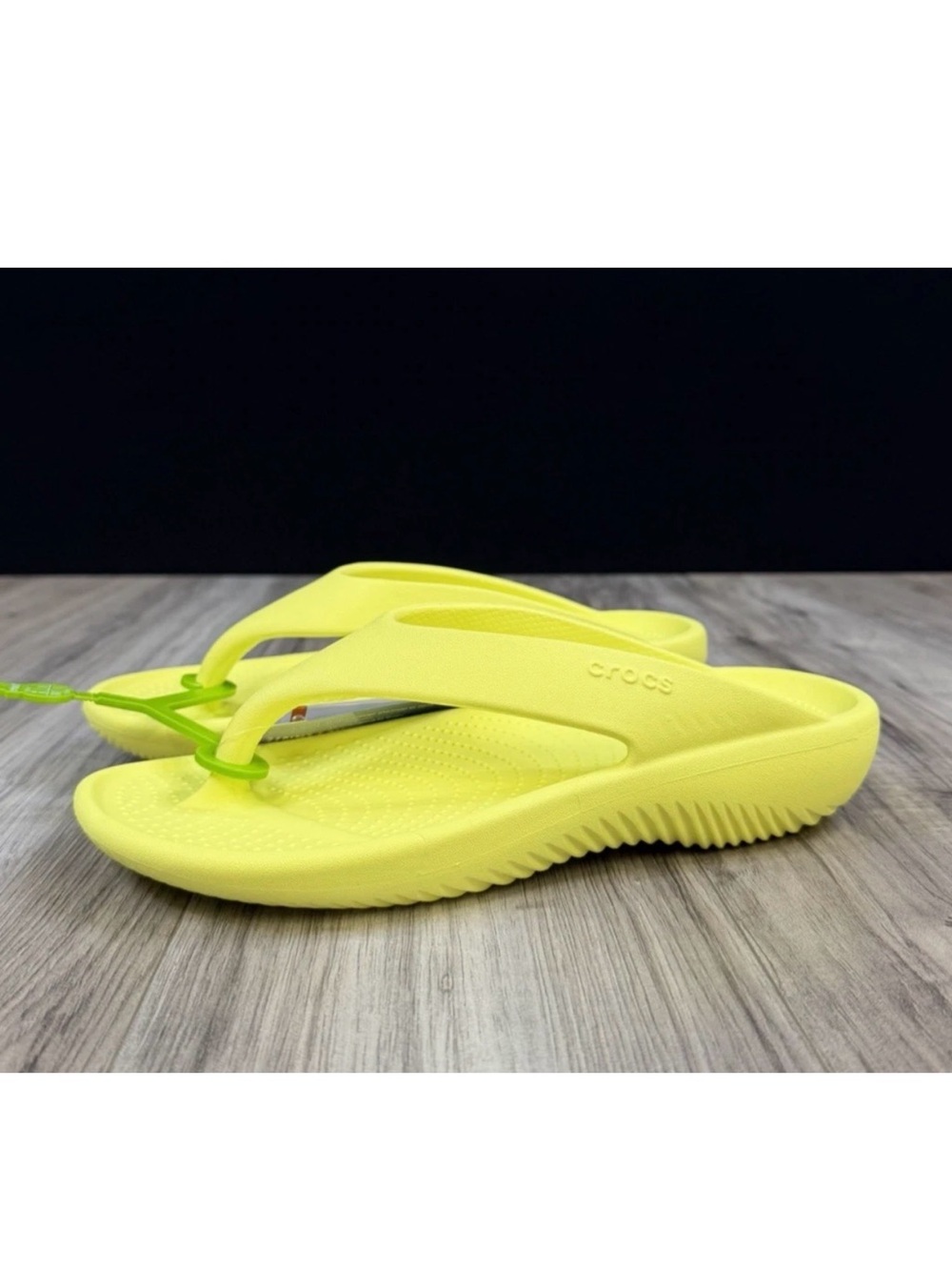 Crocs Mellow Recovery Flip Sulphur Neon Lime Yellow Thong Sandals Womens 8 NEW